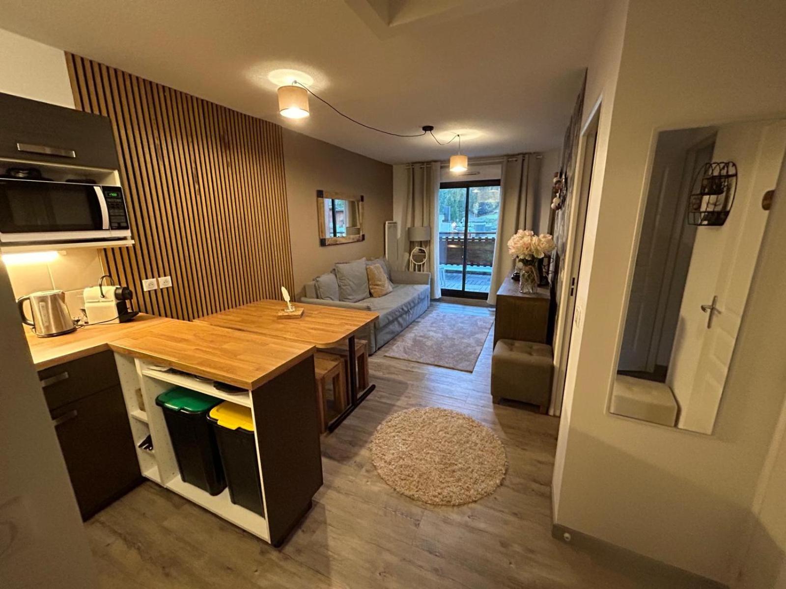 Superbe Appartement Avec Piscine Et Garage Péone Exteriör bild