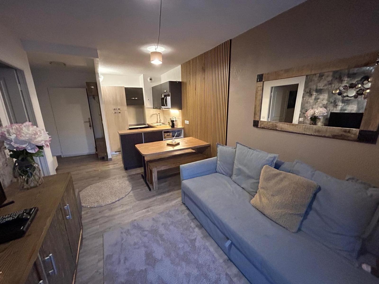 Superbe Appartement Avec Piscine Et Garage Péone Exteriör bild